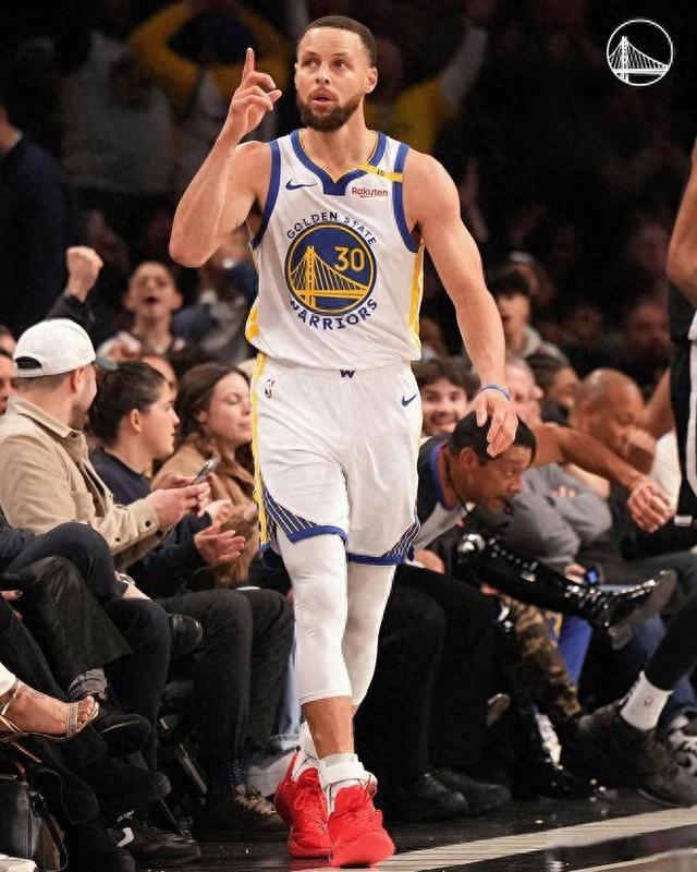 开云体育APP下载-勇士苦战取胜，库里表现依旧火热